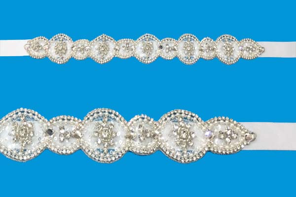 Menyasszonyi strasszos őv szatén szalagon